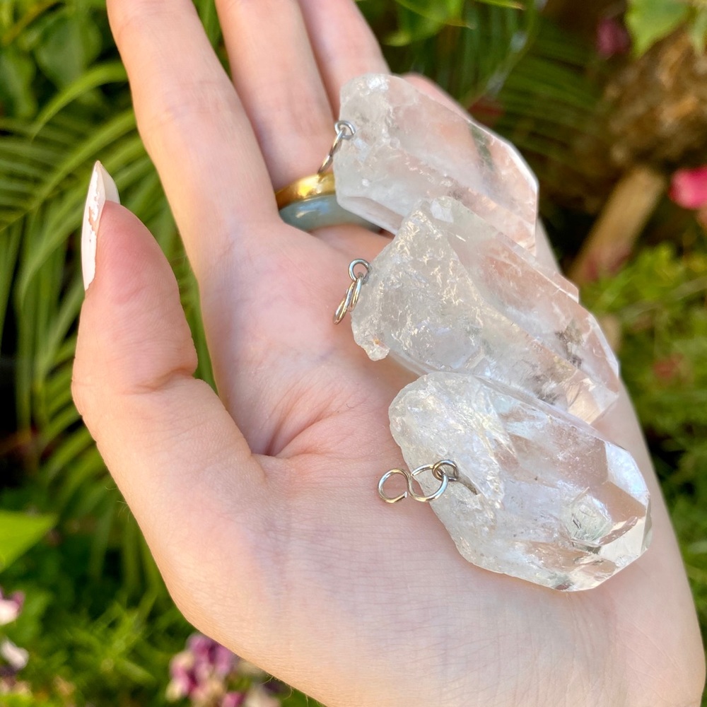 Large Natural Quartz Crystal pendant - Picture 5 of 5